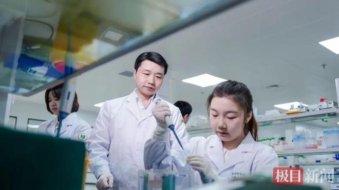 扎根家鄉(xiāng)護(hù)心腦健康！80后教授楊簡(jiǎn)斬獲湖北科技進(jìn)步一等獎(jiǎng)(圖5)